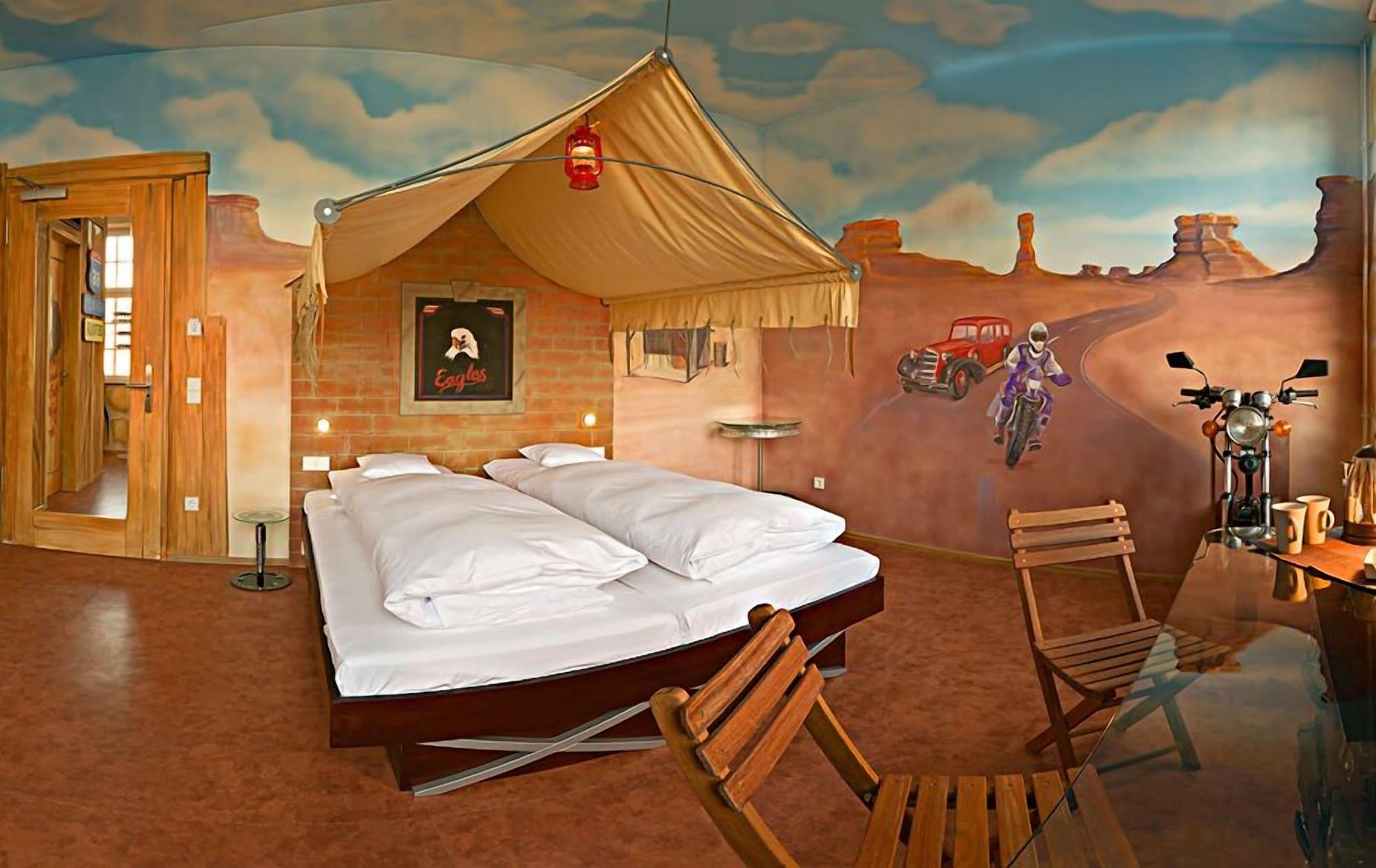 V8 Hotel Classic Motorworld Region Stuttgart 뵈브링엔 외부 사진