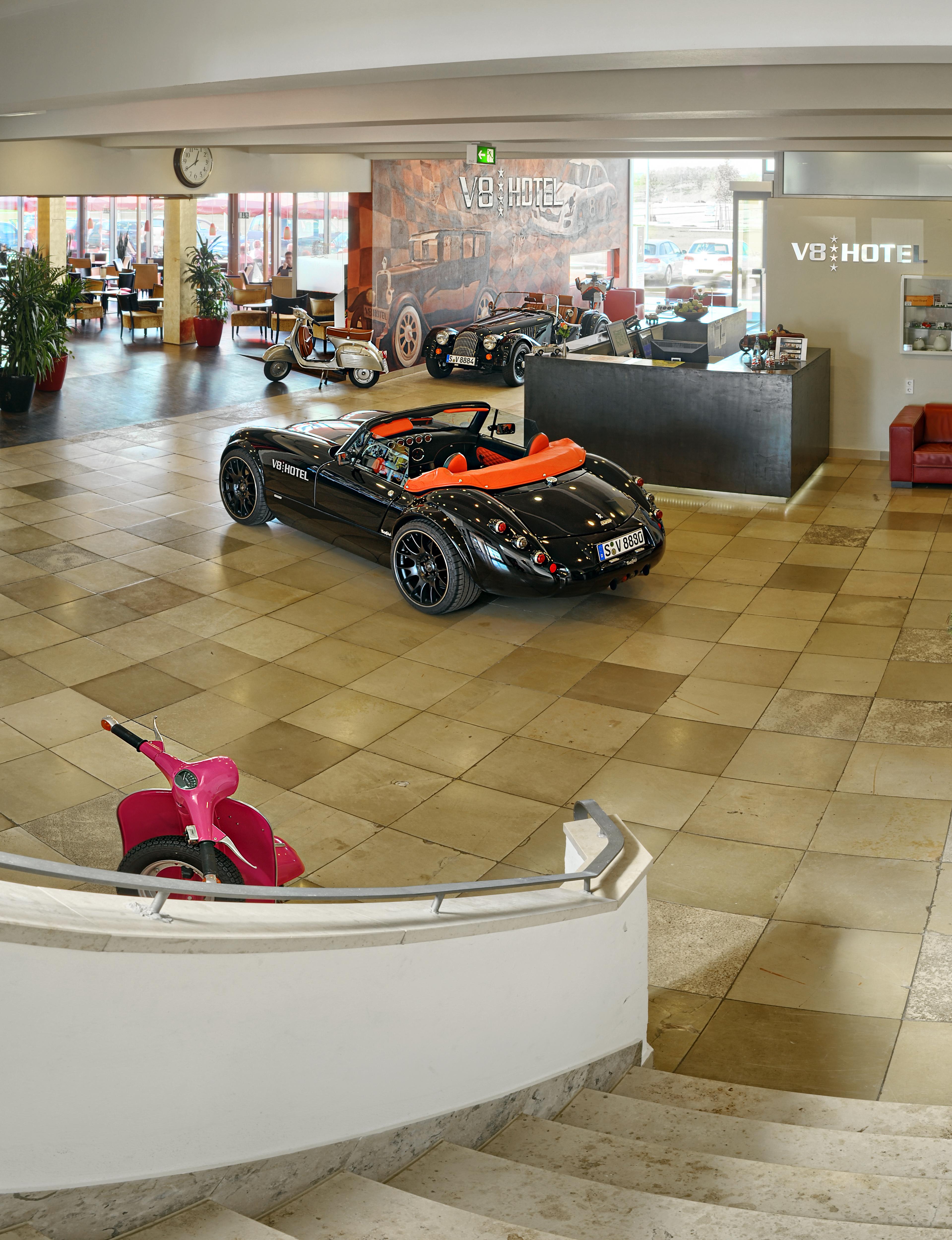 V8 Hotel Classic Motorworld Region Stuttgart 뵈브링엔 외부 사진