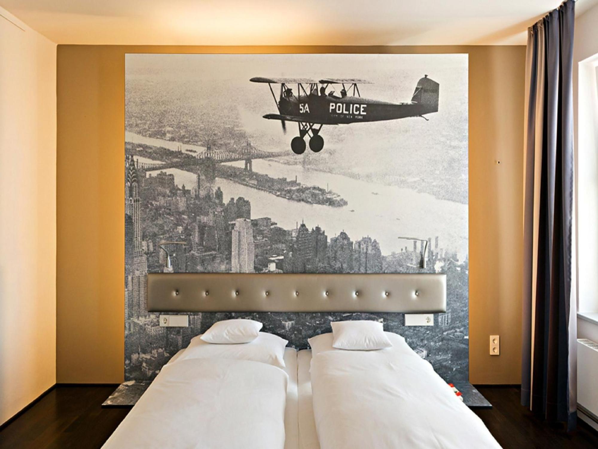 V8 Hotel Classic Motorworld Region Stuttgart 뵈브링엔 외부 사진
