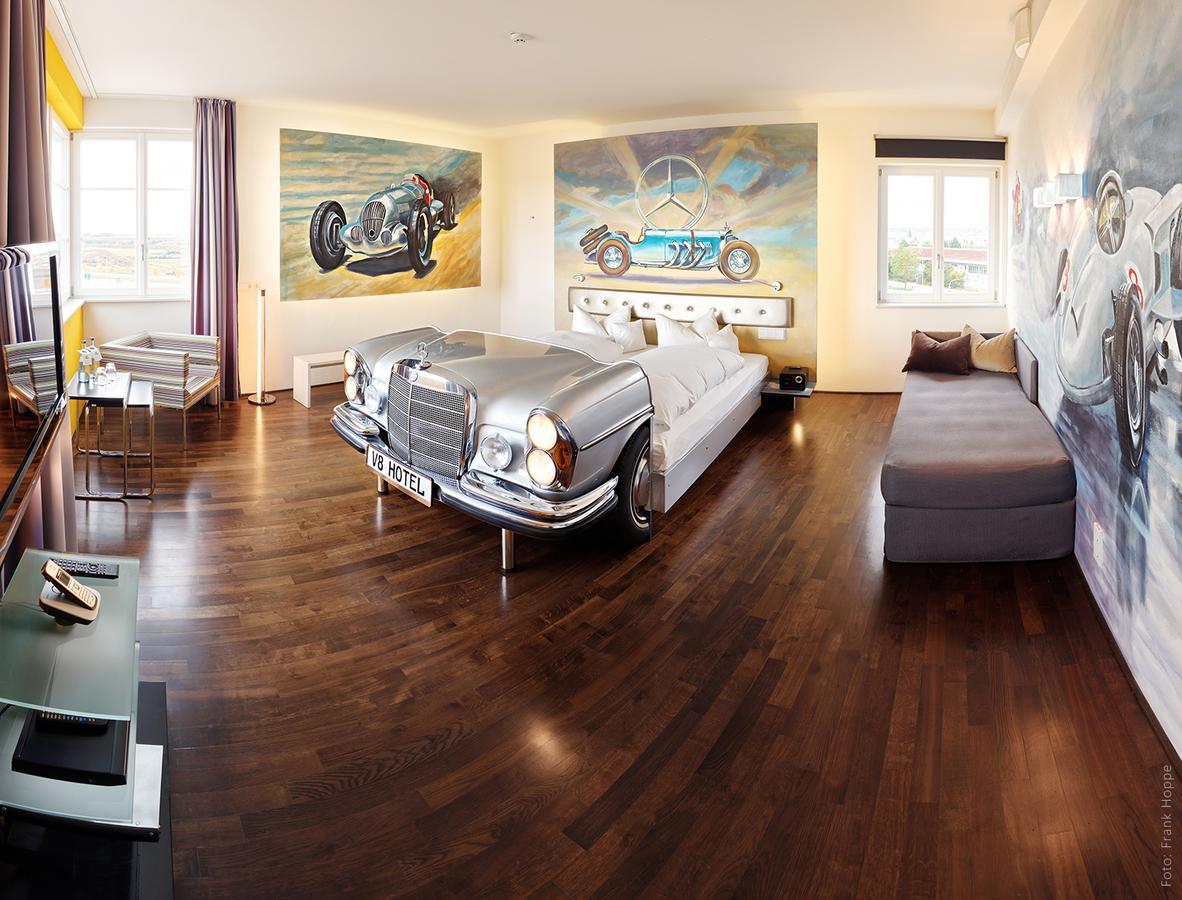 V8 Hotel Classic Motorworld Region Stuttgart 뵈브링엔 외부 사진